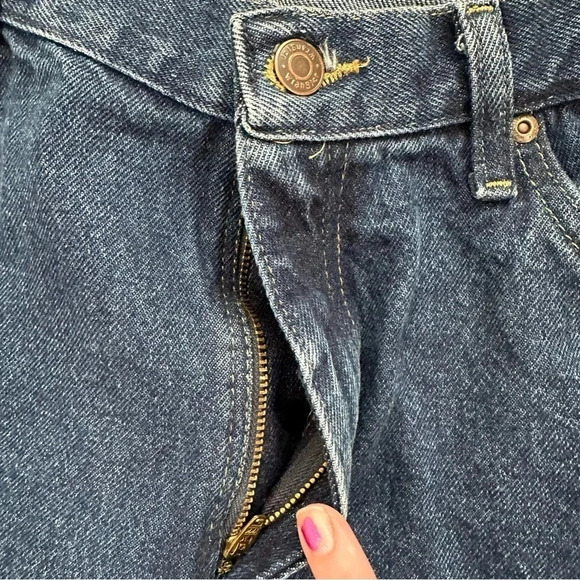Wrangler Men's Dark Wash Relaxed Fit Denim Jeans Size W40 L30 GUC - Picture 4 of 7